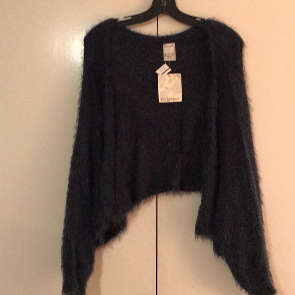 Navy blue cropped dolman sleeved faux fur shrug.